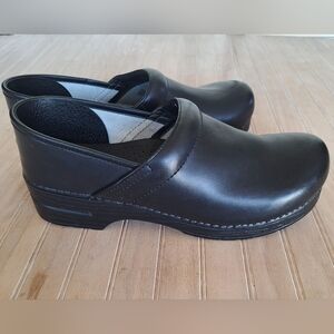 NEW Dansko Women's‎ Professional Clog, Black Leather Slip On EU 44